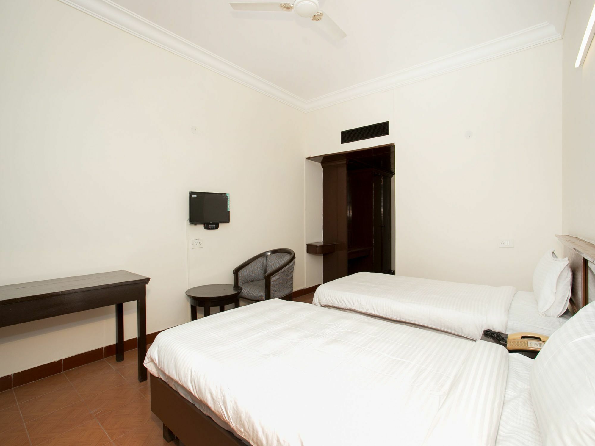 Hotel Golden Gates بنغالور المظهر الخارجي الصورة