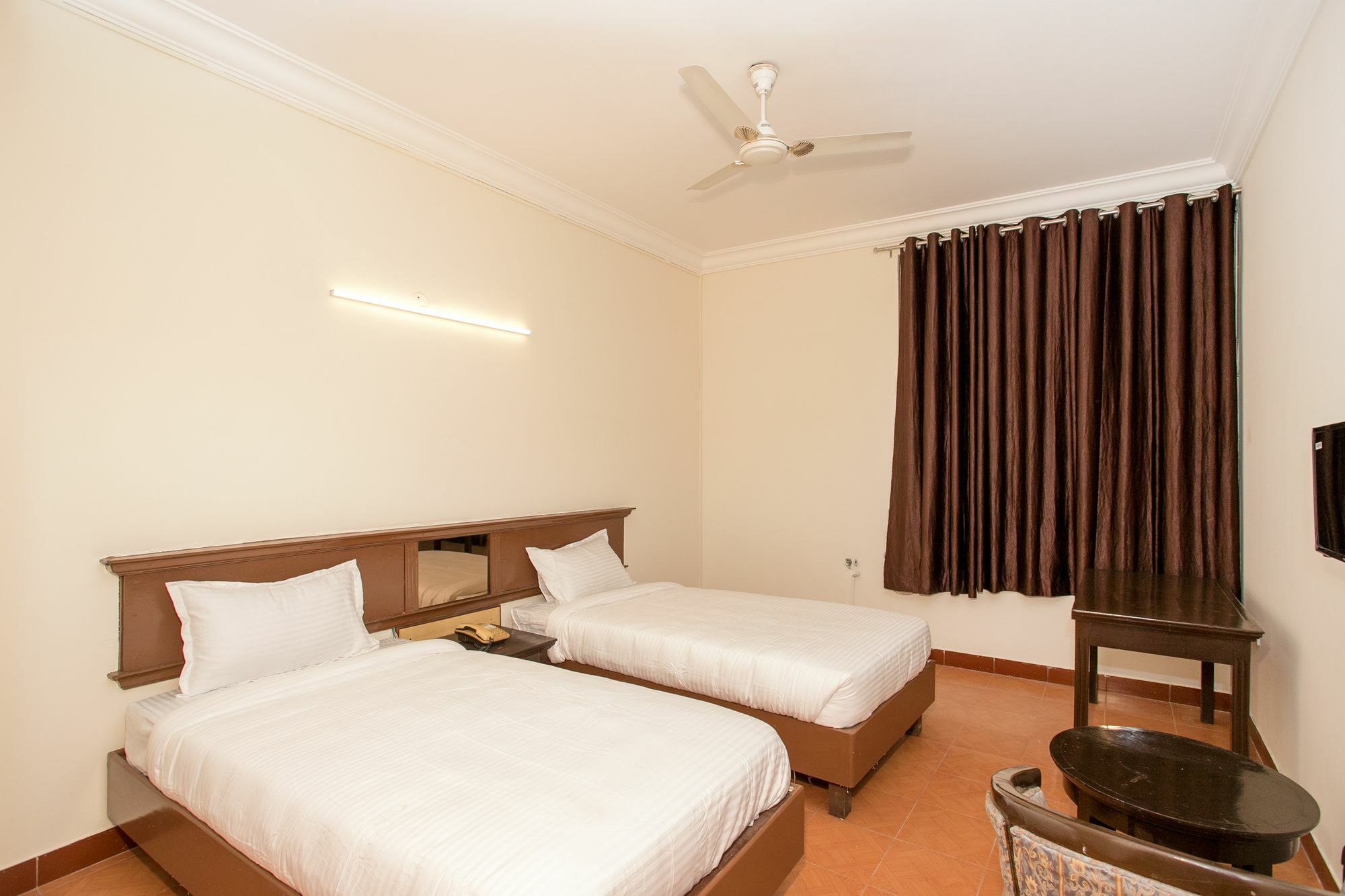 Hotel Golden Gates بنغالور المظهر الخارجي الصورة